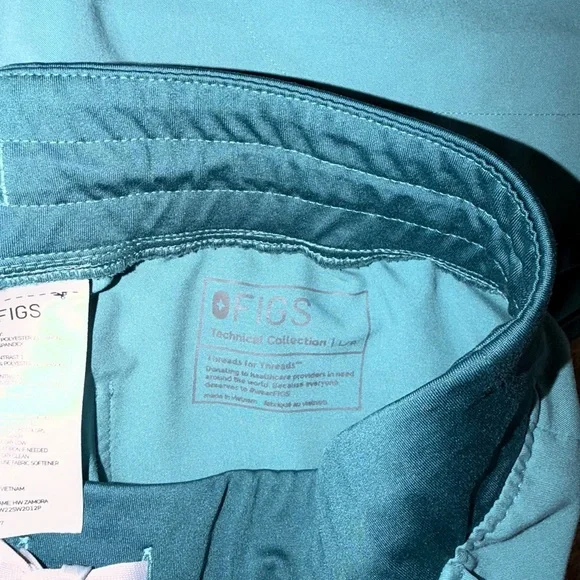 Figs Teal Technical Scrub Set - Size M/L Petite - Picture 3 of 4